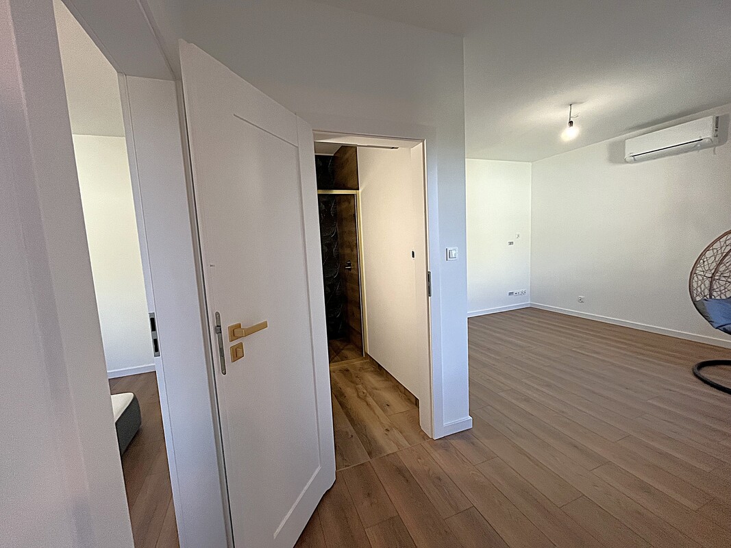 Elbląg Oferuję sprzedaż mieszkania na parterze w Elblągu.film