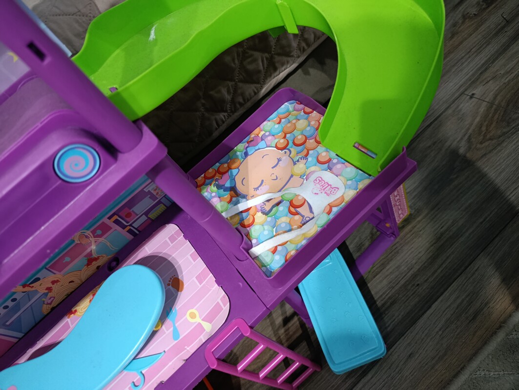 Elbląg Sprzedam duży domek wille the bellies
Stan bardzo dobry jedynie mała wada pokazana na zdjęciu. Kontakt sms