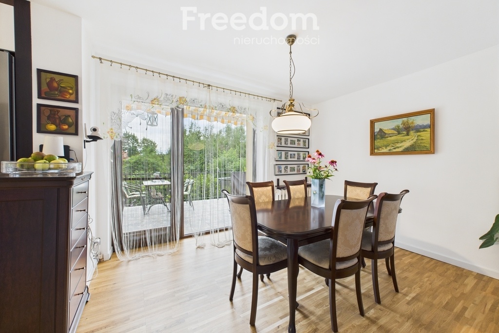 Elbląg FREEDOM NIERUCHOMOŚCISprzedam dom - Frombork, Elbląska. LokalizacjaDom usytuowany jest w cichej, spokojnej