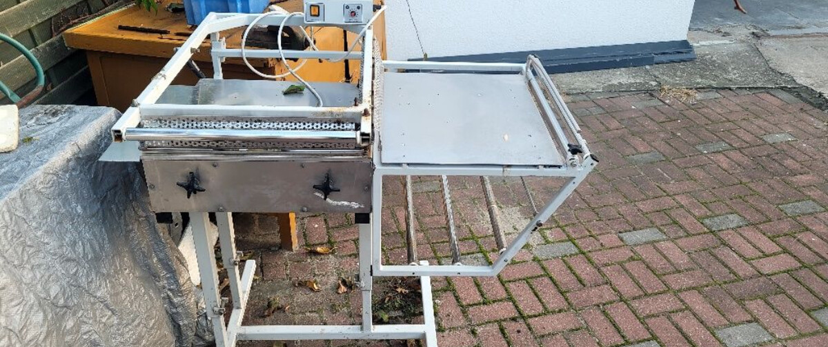 Elbląg Sprzedam zgrzewarkę do folii Dodatkowo pospawany stół prowizoryczny do umieszczenia produktów GRATIS cała rolka