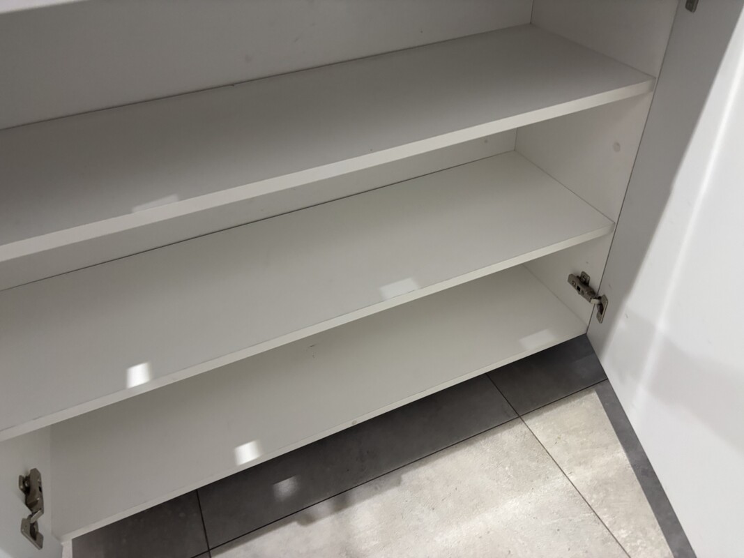 Elbląg Sprzedam komodę wiszącą na buty wymiary;
Wysokość 90cm
szerokość 105cm
głebokosc34cm
Na