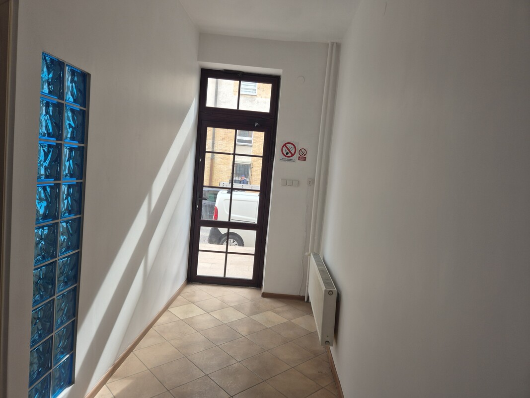 Elbląg 🏢 Wynajmę lokal użytkowy przy ulicy Wieżowej – 100 m2 na parterze i w piwnicy! 💼Parter: