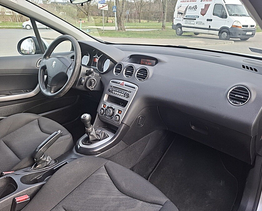 Elbląg Peugeot 3081.6 BenzynaM - 2011 r1.6 Benzynaprzebieg - 156 tyś. kmPo dużym serwisie