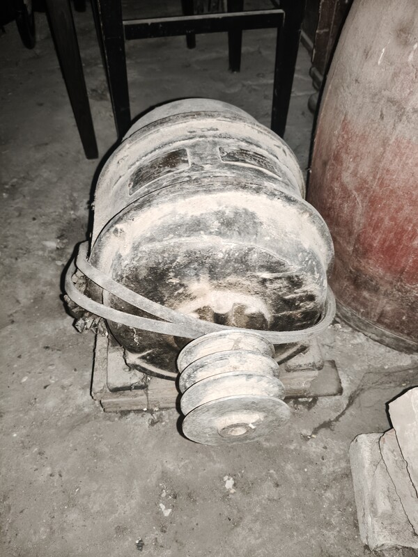 Elbląg Sprzedam zabytkowy niemiecki silnik trzy fazowy elektryczny 3 kw i przekładnie zębatą prawdopodobnie do pasa