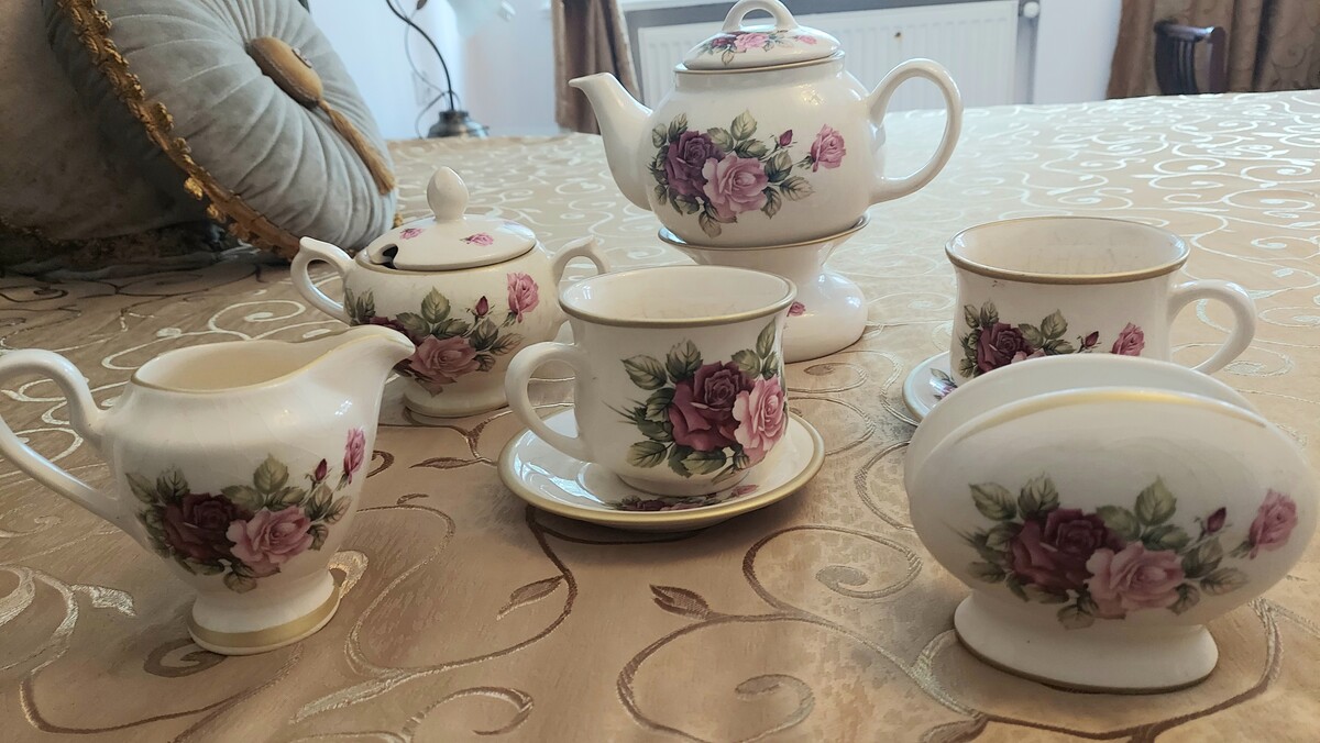 Elbląg Zachwycający serwis w stylu angielskim.