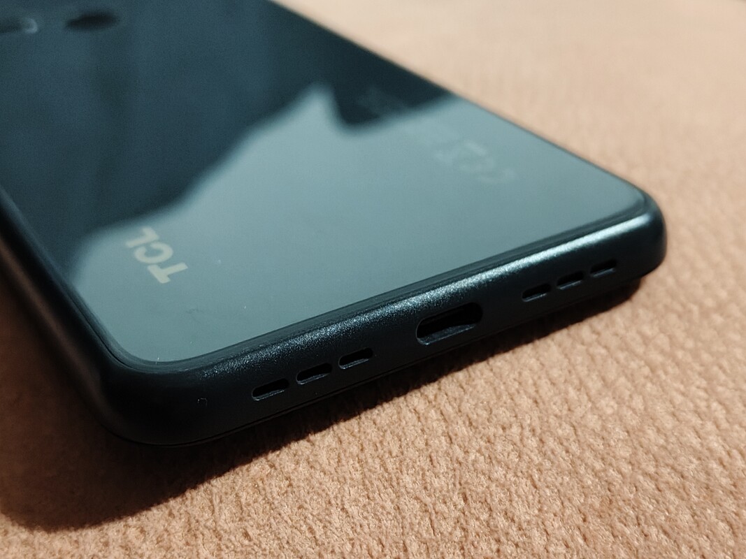 Elbląg Sprzedam zadbany, w pełni sprawny telefon TCL306.
Posiada wejście na dwie karty SIM oraz kartę pamięci i