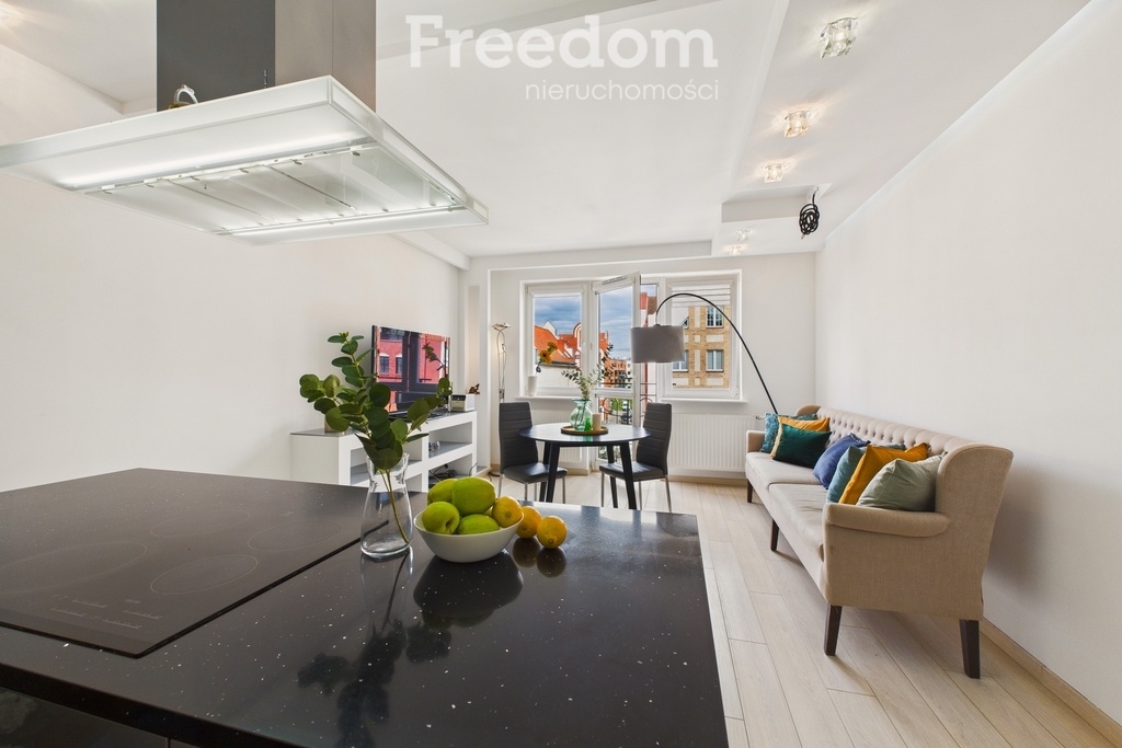 Elbląg FREEDOM NIERUCHOMOŚCIWynajmę mieszkanie - Elbląg, Stary Rynek. Na pierwszym poziomie znajduje się