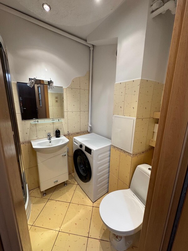 Elbląg Oferuję wynajem 2 pokoje plus balkon - jasne cieplutkie mieszkanie o powierzchni 34 m².
W Elblągu przy