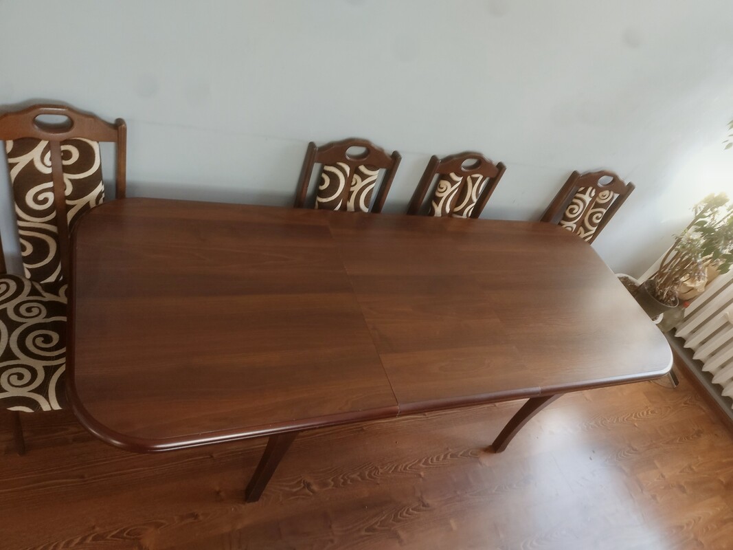 Elbląg Sprzedam
Drewniany stół + 6 krzeseł
Stół ma wymiary 150x80
Po rozłożeniu 200x80
Solidna konstrukcja zapewni