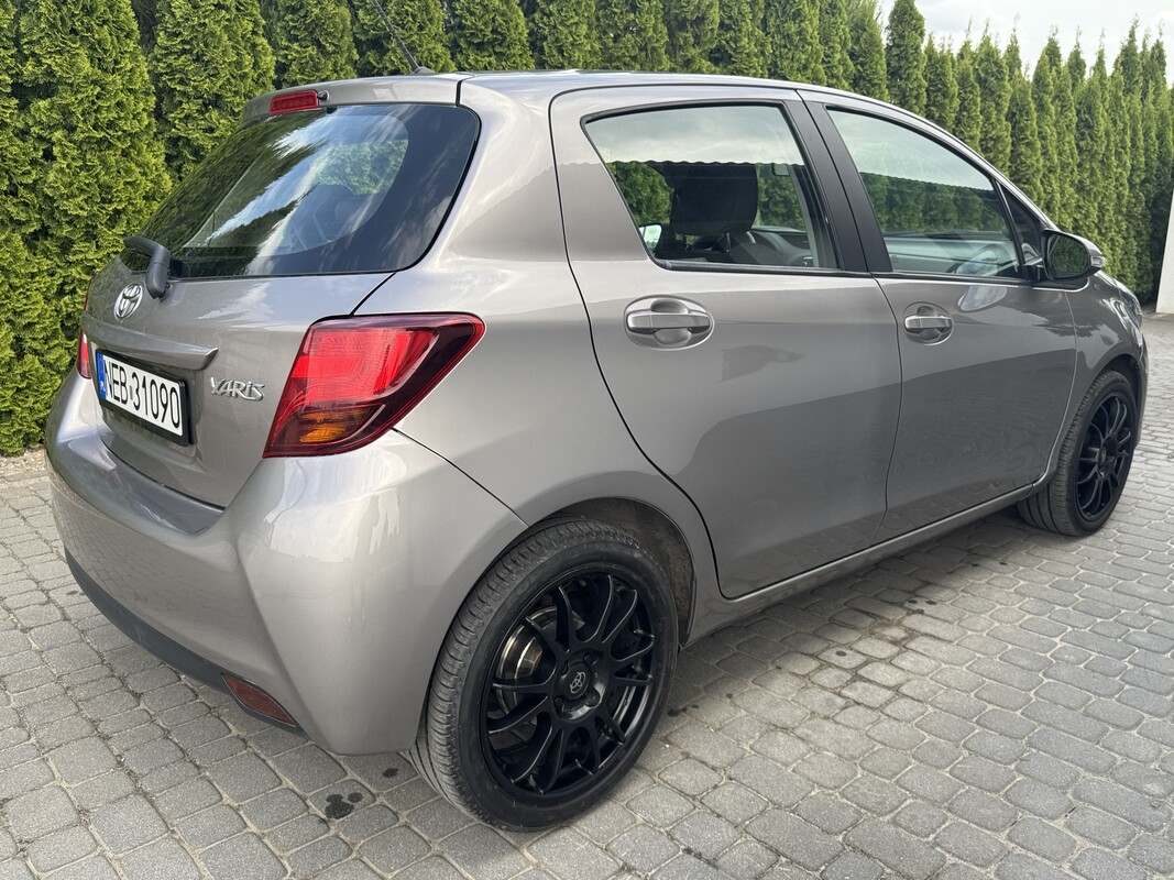 Elbląg Toyota Yaris 1.33 99 KM rok 2014 - Polski salon
