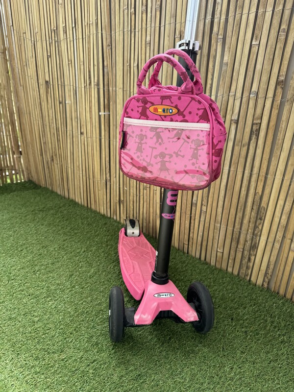 Elbląg Sprzedam używaną Hulajnogę szwajcarskiej firmy Micro Maxi w dobrym + stanie. Wszystko działa bez zarzutu.
