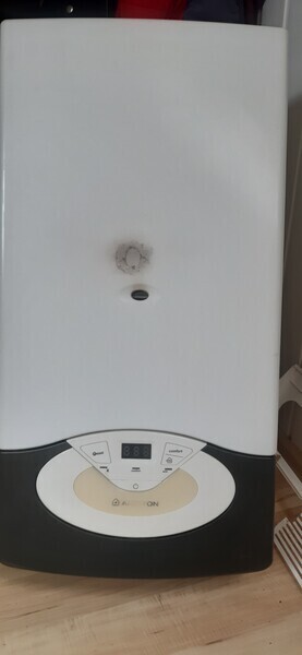 Elbląg Sprzedam piec dwufunkcyjny ARISTON CLAS 24 CF. Został zdemontowany z uwagi na założenie c. o.Rok produkcji