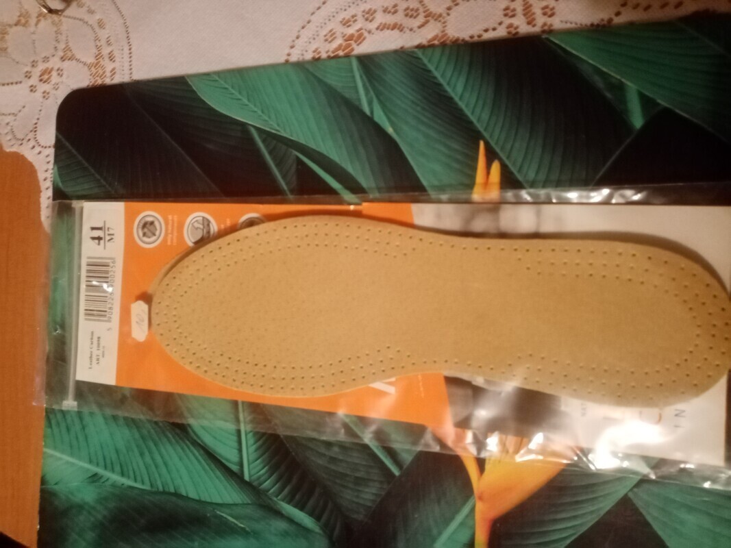 Elbląg Sprzedam.
Japonki używane kilka razy ((rozmiar 38 lub 39)
Pantofle założone tylko raz (rozmiar 40).
Klapki