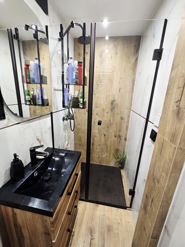 Elbląg Na sprzedaż ustawne 2-pokojowe mieszkanie, w centrum miasta. Mieszkanie usytuowane jest przy ulicy