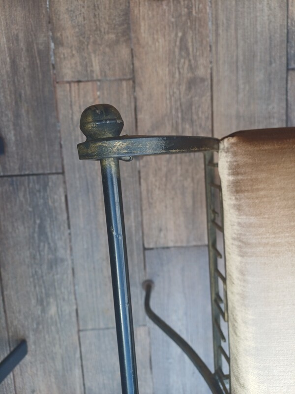 Elbląg Stylowe siedzisko, metalowy taboret.
Używany w bardzo dobrym stanie.
Nowe aksamitne obicie.