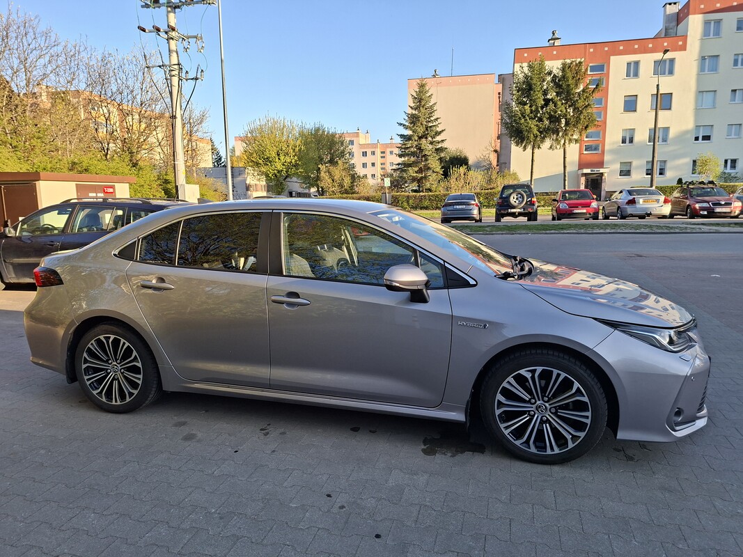 Elbląg Sprzedam hybrydową Toyotę Corollę 1.8,rocznik 2019.Wersja Comfort z pakietem protection, tech i style. Przebieg