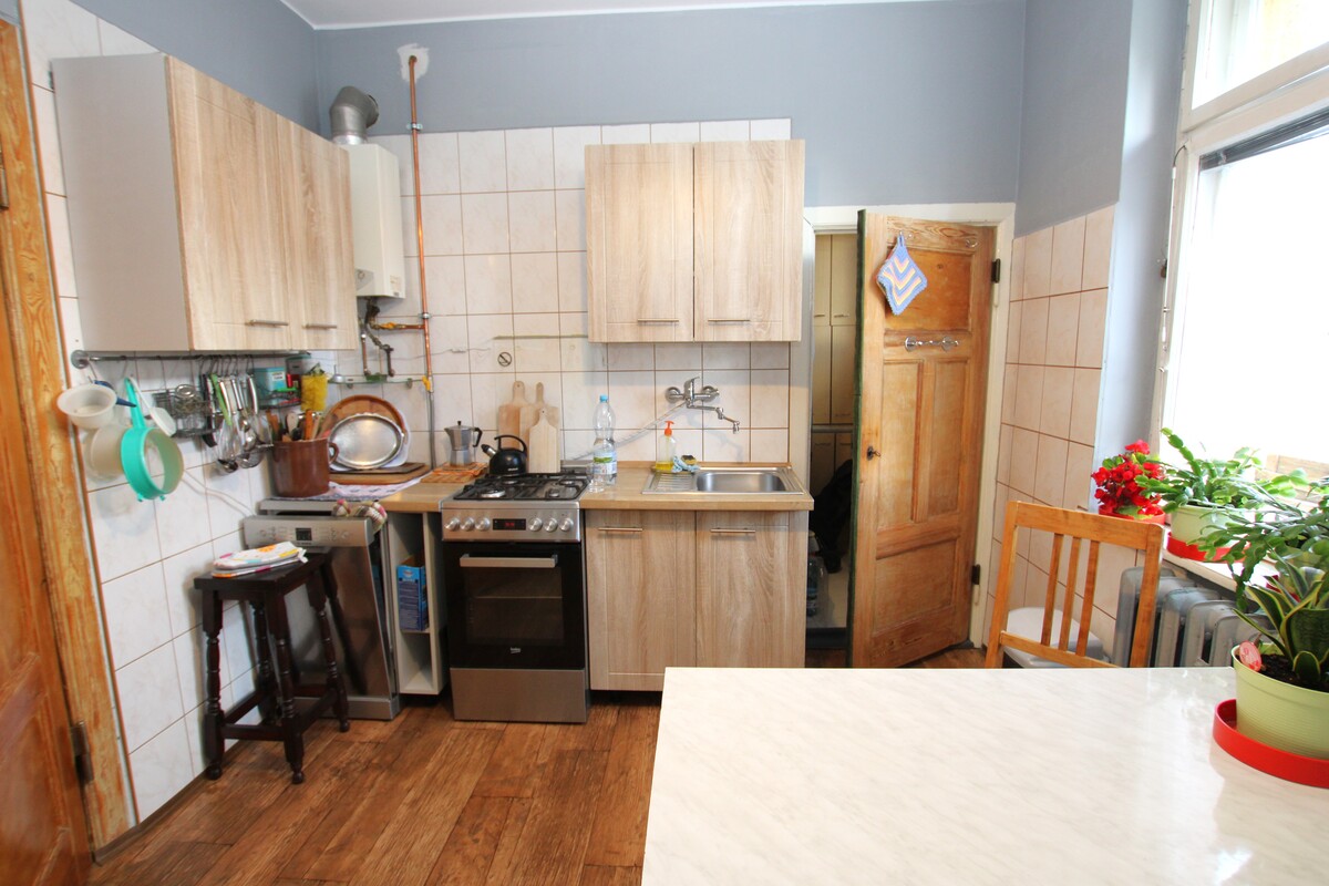 Elbląg NIERUCHOMOŚCI ANNA KRASZEWSKA  Poczuj niezwykły klimat przedwojennej kamienicy w sercu miasta!