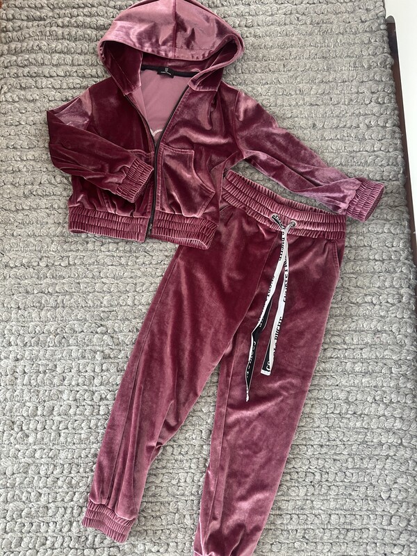 Elbląg Dresiki dla dziewczynki od 1 do 5latek. Bardzo dobre firmy Newbie, Kids Love, Zara... Dresiki są używane