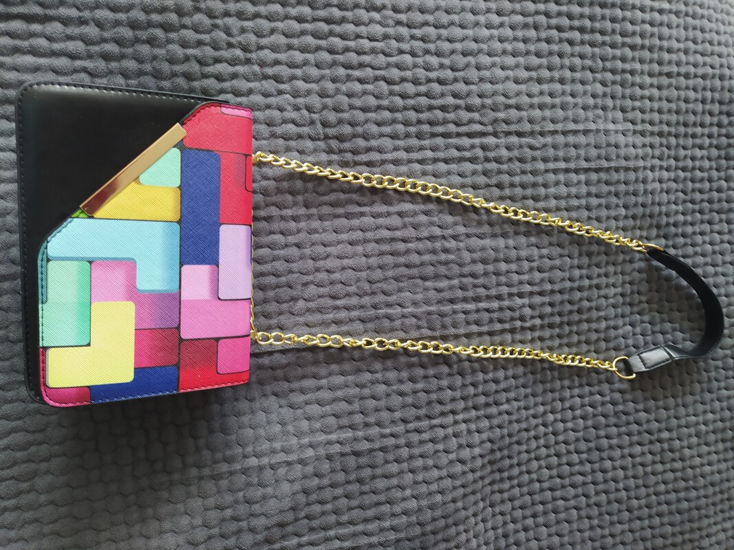 Elbląg 1.Torebka kopertówka NOWY z metką - 35 zł
2.Worek czarny NOWY - 40 ZŁ
3.Torebka Monnnari - 20zł
4.Srebrna