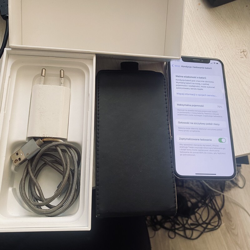 Elbląg Smartfon IPhone X
Bateria na poziomie 75 %. Stan bardzo dobry. Zawsze używany był w etui.