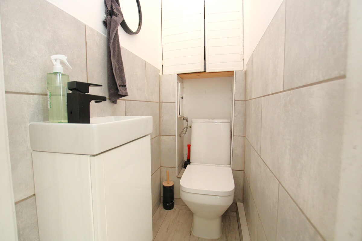 Elbląg NIERUCHOMOŚCI ANNA KRASZEWSKA Mieszkanie 5-pokojowe z ogródkiem przy budynku ul. Niska NOWA