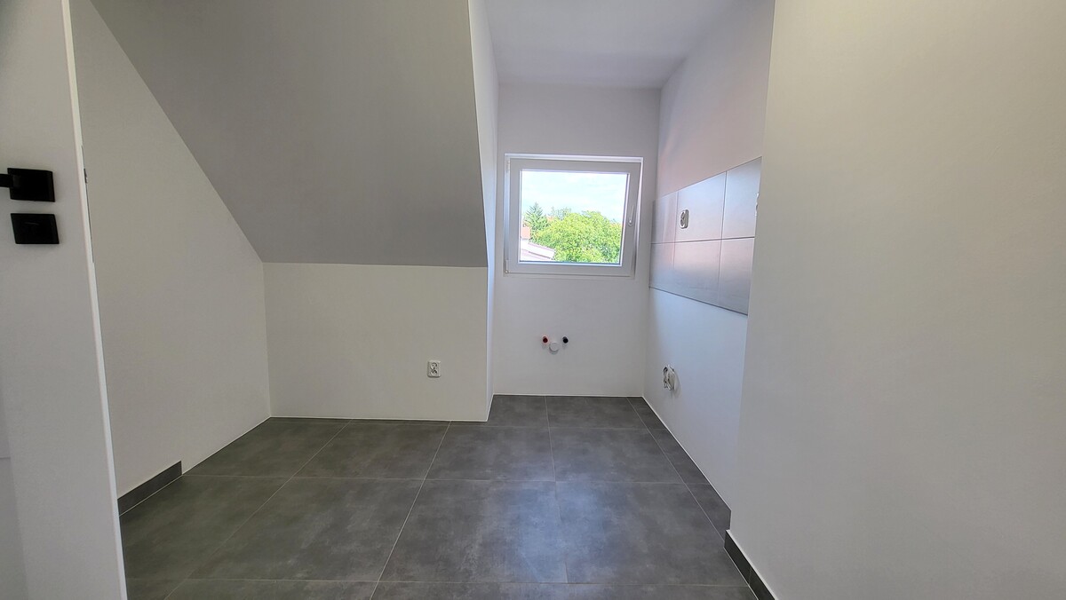 Elbląg KWADRAT NIERUCHOMOŚCIkawalerka z garderobąpo generalnym remonciekamienica w trakcie termomodernizacjiniskie