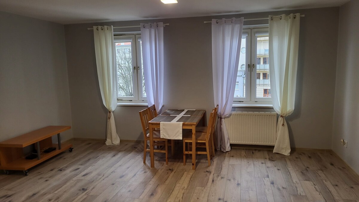 Elbląg Wynajmę dużą kawalerkę 42 m². w centrum Elbląga przy ul. NITSCHMANNA