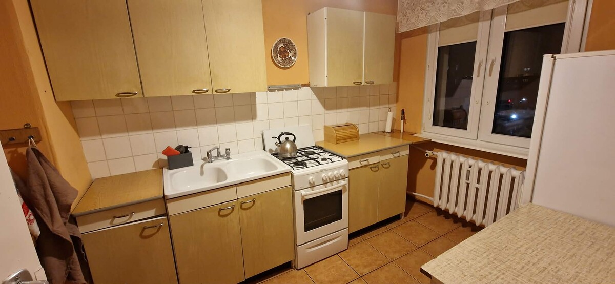 Elbląg Wynajmę kawalerkę o powierzchni 34m2 na osiedlu Nad Jarem. Mieszkanie posiada odrębny słoneczny