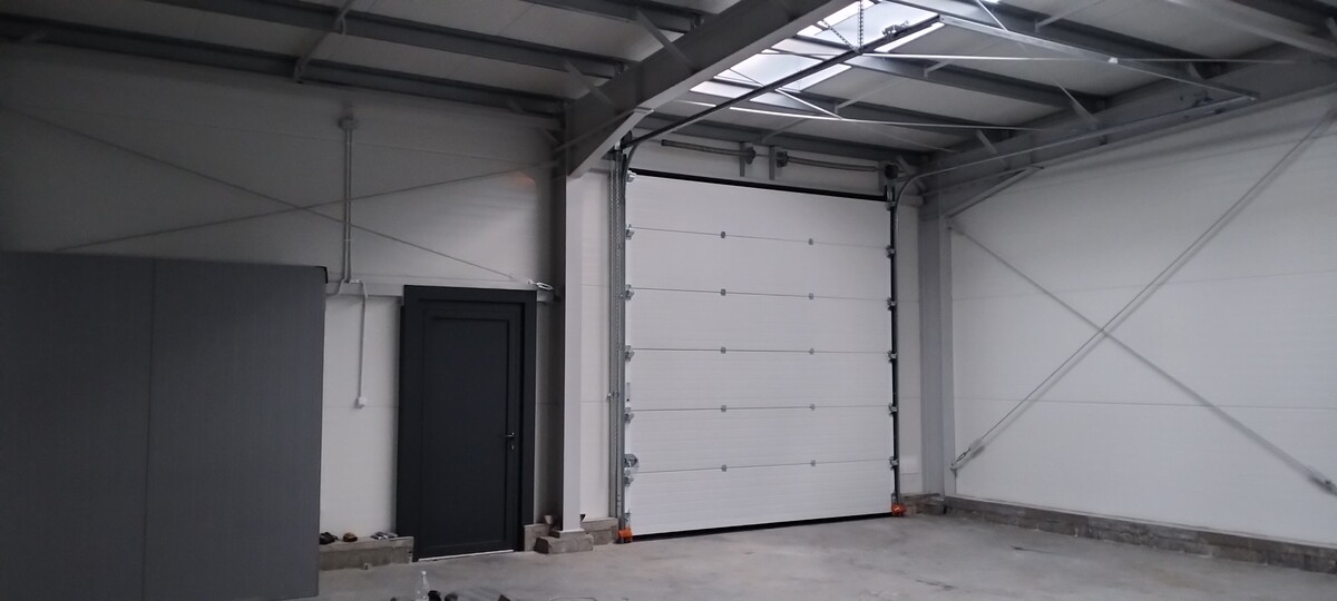 Elbląg Wynajmę Nową Halę Usługową lub Magazynową 100m2 ElblągWysoki standard Świetliki dachoweHala z płyty