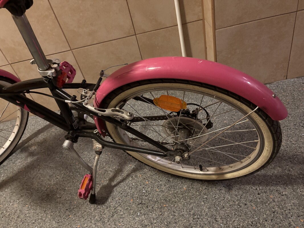 Elbląg Sprzedam rower dla dziewczynki, rower jest w bardzo dobrym stanie, wyposażony w koszyk na przedzie, stópkę,