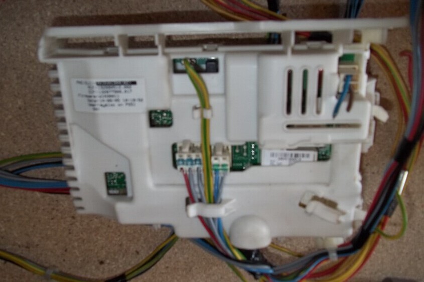 Elbląg Sprzedam części pralki Ariston Margherita2000 i Elektrolux mod. EWT 1062 TDW typ TLP 131351 panel sterowania,