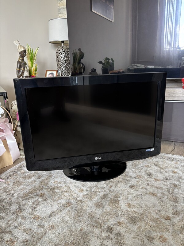 Elbląg Sprzedam telewizor 32 cale marki LG pilot może się komuś jeszcze przyda czy do domu czy do domku nad jeziorem