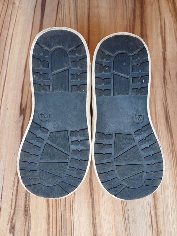 Elbląg Buty za kostkę Lupilu rozmiar 24 wkładka 14.5 cm
sneakersy na rzepy stan bardzo dobry