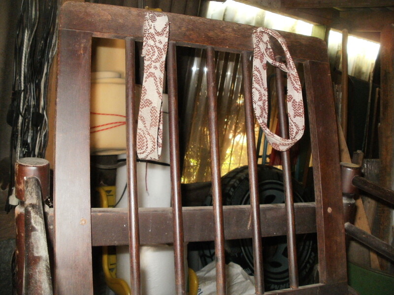 Elbląg 2 fotele PRL Zenona Bączyka / nie Chierowskiego / po 110 zł do renowacji. Wymieniono pasy na nowe. Konstrukcja