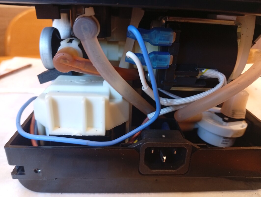 Elbląg sprzedam ekspres automatyczny do kawy Beko Ceg 5331x posiada młynek do chwili obecnej sprawny w tej chwili