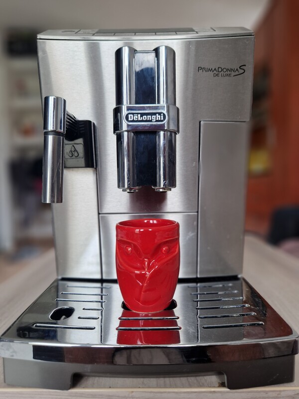 Elbląg Sprzedam ekspres automatyczny DeLonghi PrimaDonna S Deluxe ESAM 26.455.M.
Ekspres jest w pełni sprawny i