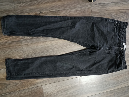 Elbląg Sprzedam czarne spodnie jeansy męskie marki Pull&Bear rozmiar 42.Stan bardzo dobry. Kontakt sms