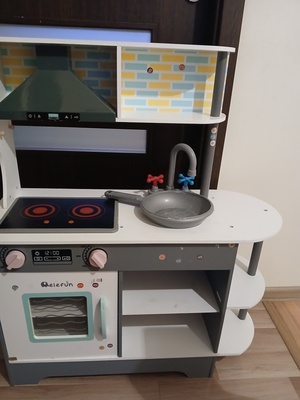 Elbląg Sprzedam kuchnie drewnianą używaną dla dziecka. Używało jedno dziecko. Jest w dobrym stanie, palniki wydaja