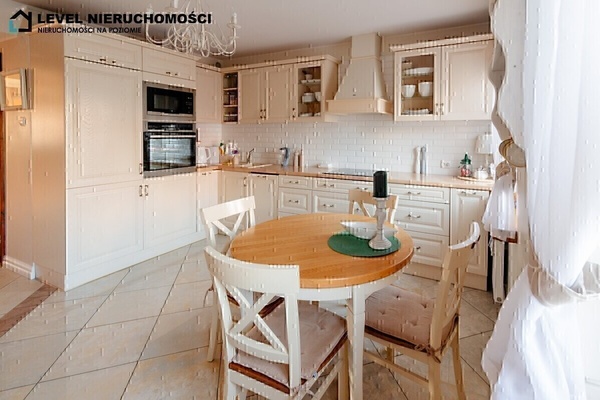 Elbląg LEVEL NIERUCHOMOŚCI Mieszkanie dwupoziomowe, czteropokojowe ul. Nitschmanna, Elbląg