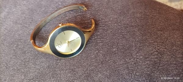 Elbląg Mam do sprzedania używany damski zegarek, taki jak na foto. .Oraz ładny nowy budzik. .Cena za pojedyncze