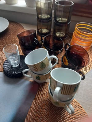 Elbląg Oddam  osobie potrzebującej kilka szklanek i filiżanek. Wyślę zdjecie