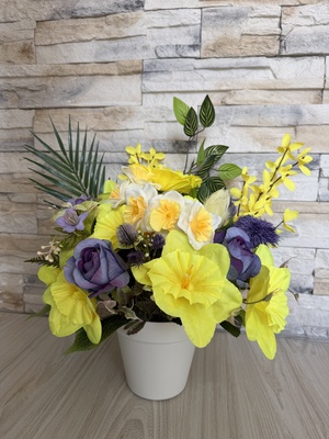 Elbląg Sprzedam stroiki wykonane ze sztucznych kwiatów w doniczkach z pianką utwardzoną gipsem.