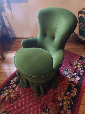 Elbląg Kwietnik retro
Krzesla
Szafka retro oszklona
Fotel unikalny
Lustro z OKIENNICAMI
Stolik