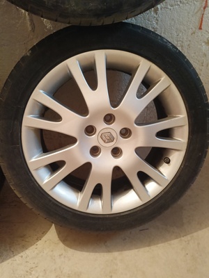 Elbląg Sprzedam felgi aluminiowe z czujnikami ciśnienia opon do Renault Laguna 2 7.0x17 5x108 ET 50 Stan felg dobry.