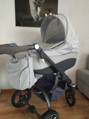 Elbląg Sprzedam wózek 3 w 1.
Cały zestaw jest czysty, opony są pompowane. 
Kolor pasuje dla chłopców i dziewczynek.