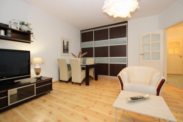 Elbląg NIERUCHOMOŚCI ANNA KRASZEWSKA Mieszkanie 3-pokojowe na Starym Mieście ul. Stary Rynek