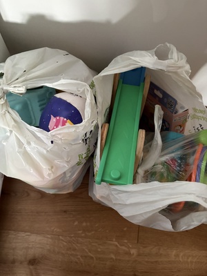 Elbląg Oddam dwie siatki zabawek dla 2-3 latka.