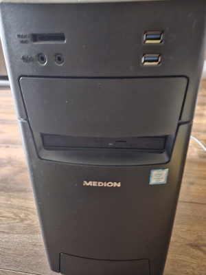 Elbląg Sprzedam komputer marki Medion. 
Procesor Intel Core i5-6402P
RAM: 8GB
DYSK SSD: 120GB
DYSK HDD: 1000GB
NVIDIA