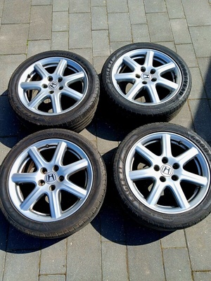 Elbląg Sprzedam alufelgi wraz z oponami 225/45 R17.Koła jeździły w Hondzie Civic UFO VIII Generacji.