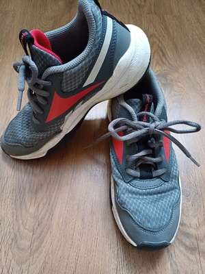 Elbląg Buty sportowe REEBOK, rozmiar 33,długość wkładki 21.5 cm, stan bardzo dobry.